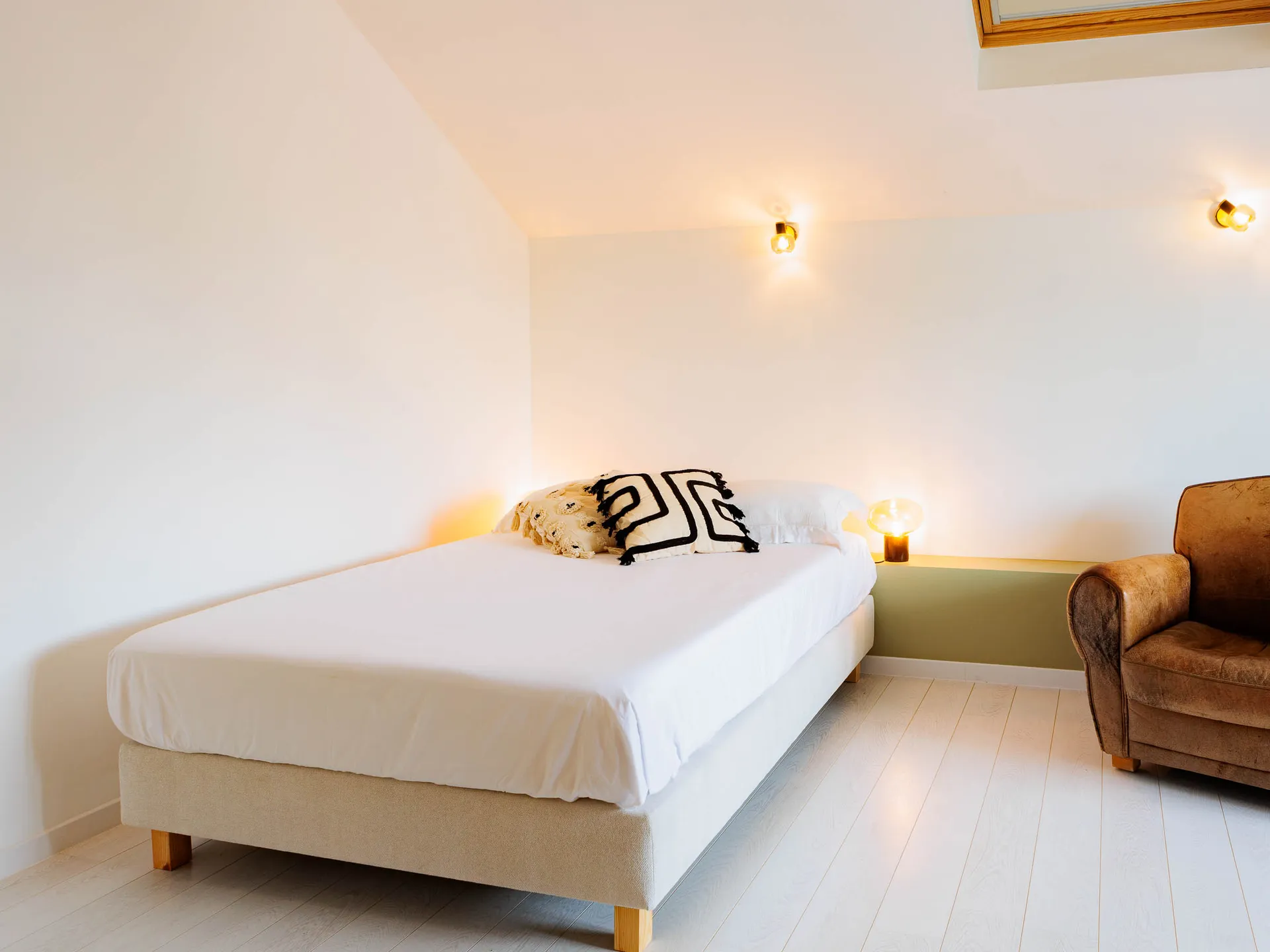 Room 4 at Le Loft: double bed, leather club armchair and soft lighting